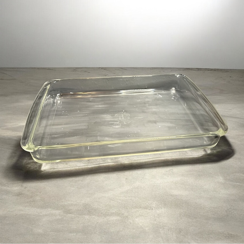Vintage Pyrex rectangular glass oven dish 16x9x2